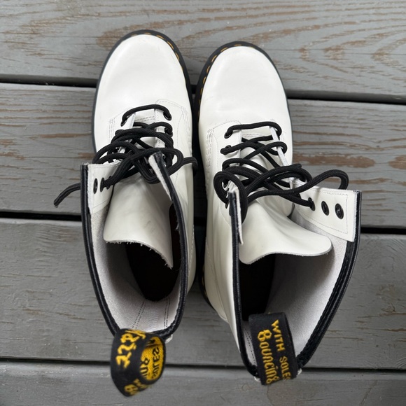 Brand New W7.5 Dr. Martens Boots - Picture 12 of 12